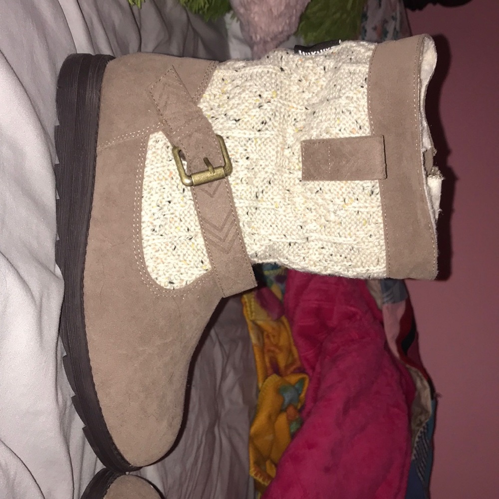 Cute tan/cream colored boots